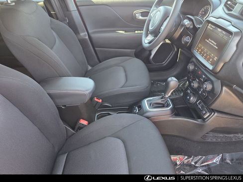 Used 2023 Jeep Renegade Latitude AWD/4WD image 30
