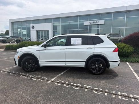 Certified 2023 Volkswagen Tiguan SE R-Line AWD/4WD image 8