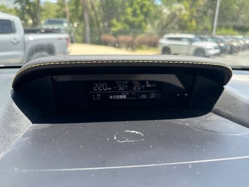 Used 2021 Subaru Crosstrek 2.5i Sport w/ Moonroof Package AWD/4WD image 21