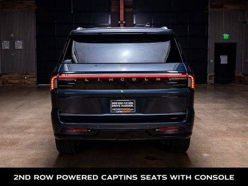 Used 2025 Lincoln Navigator Reserve image 8