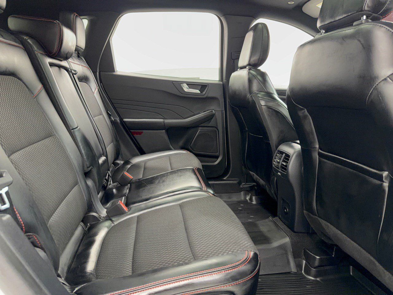 Used 2024 Ford Escape ST-Line w/ Tech Pack #1 AWD/4WD image 29