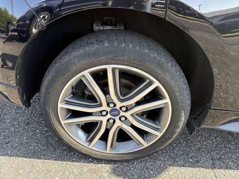 Used 2019 Ford Edge Titanium w/ Equipment Group 301A AWD/4WD image 17