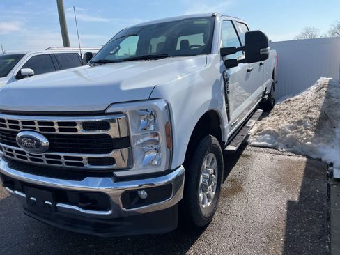 Used 2024 Ford F350 XLT image 5