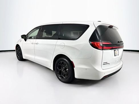 Used 2024 Chrysler Pacifica Limited FWD image 7