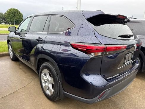 Used 2023 Toyota Highlander L FWD image 4