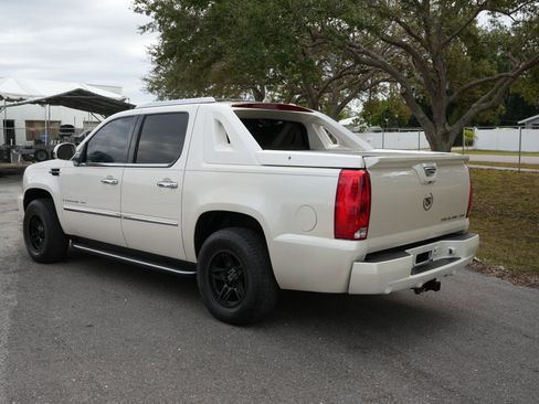 Used 2008 Cadillac Escalade EXT image 6