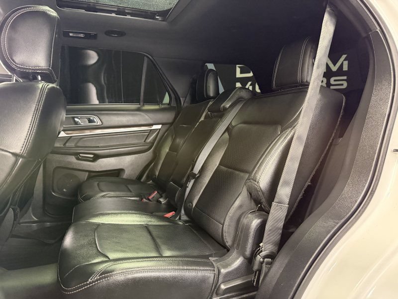 Used 2016 Ford Explorer Limited w/ Equipment Group 303A AWD/4WD image 18
