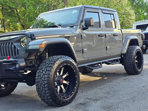 Used 2020 Jeep Gladiator Overland image 3