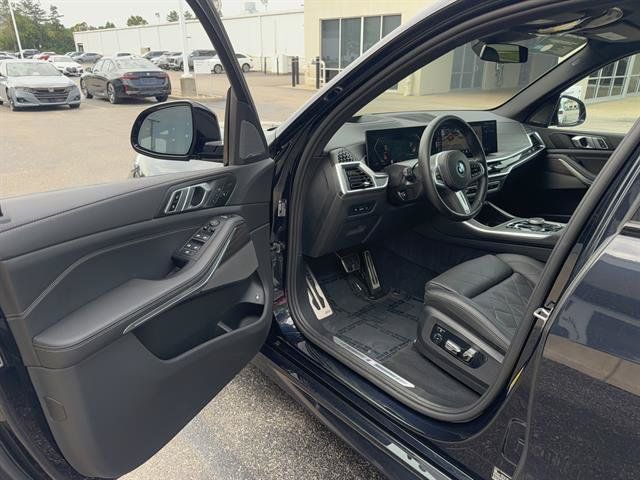 Used 2024 BMW X5 xDrive50e w/ M Sport Package AWD/4WD image 8