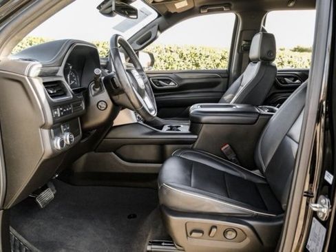 Used 2021 GMC Yukon SLT w/ SLT Luxury Package image 3