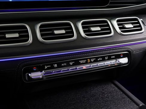 Certified 2025 Mercedes-Benz GLE 450 4MATIC image 19