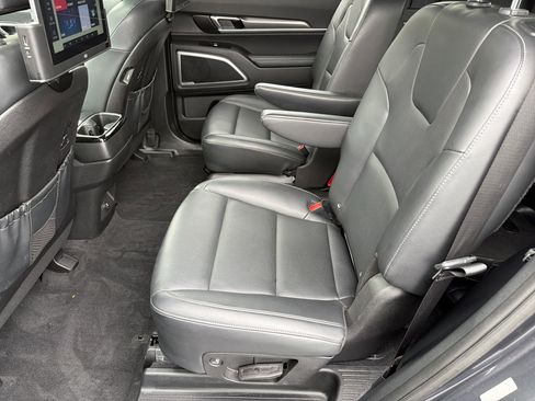 Used 2022 Kia Telluride S FWD image 19
