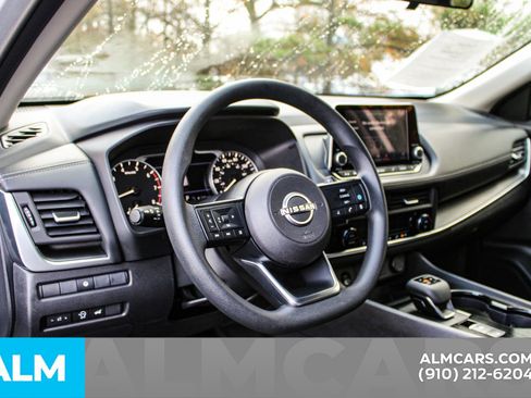 Used 2024 Nissan Rogue SV image 19