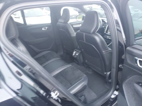 Used 2021 Volvo XC40 P8 Recharge image 26