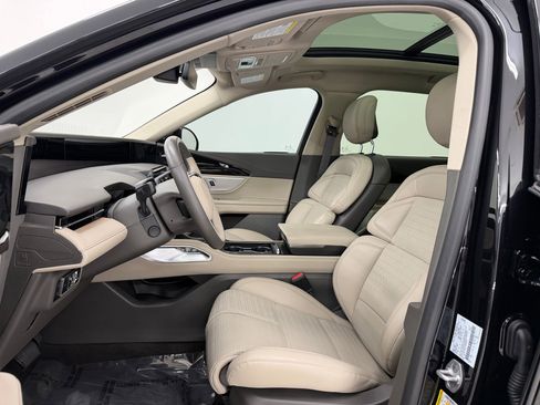 Used 2025 Lincoln Nautilus Reserve AWD/4WD image 5