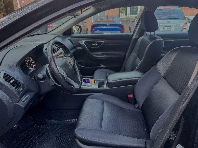Used 2018 Nissan Altima 2.5 SR FWD image 11