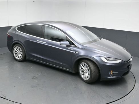 Used 2018 Tesla Model X 75D image 42