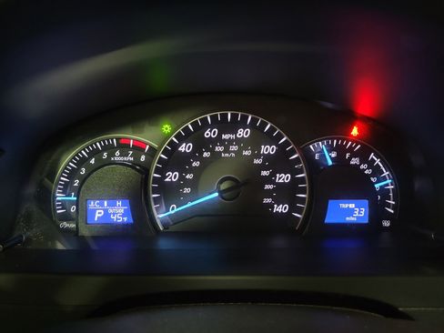 Used 2015 Toyota Camry LE image 24