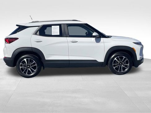 Used 2025 Chevrolet TrailBlazer LT w/ Convenience Package image 2