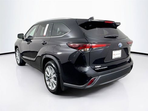 Used 2024 Toyota Highlander Limited AWD/4WD image 8
