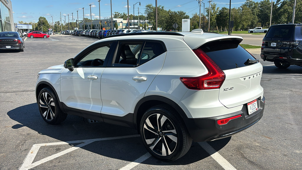 Certified 2024 Volvo XC40 B5 Plus w/ Climate Package AWD/4WD image 4