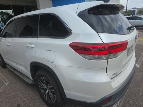 Used 2017 Toyota Highlander Plus FWD image 6