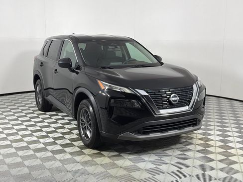 Used 2023 Nissan Rogue S AWD/4WD image 3
