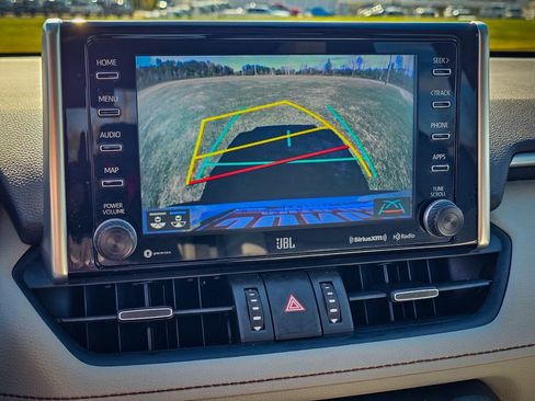 Used 2021 Toyota RAV4 XLE Premium image 25