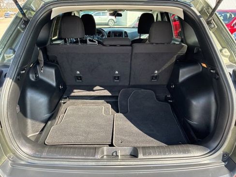 Used 2019 Jeep Cherokee Latitude w/ Popular Appearance Group image 7