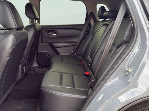 Used 2025 Nissan Rogue SL w/ Tech Package FWD image 14