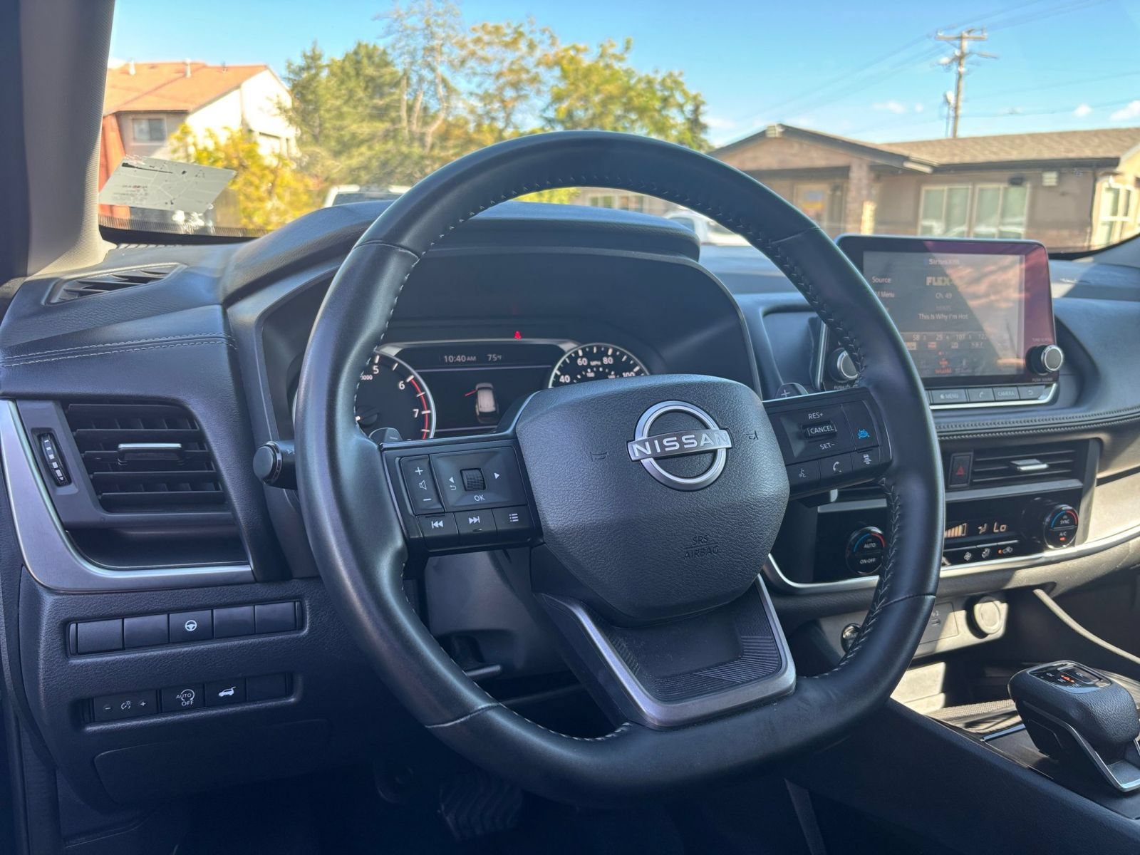 Used 2025 Nissan Rogue SV AWD/4WD image 35