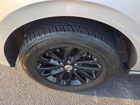 Used 2019 Ford Expedition Limited RWD image 10
