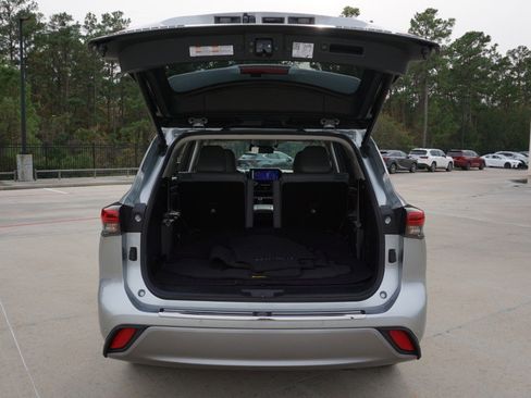 Used 2023 Toyota Highlander Platinum image 38