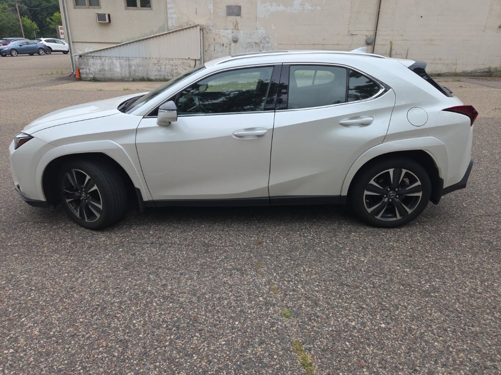 Used 2024 Lexus UX 250h AWD w/ Premium Package image 9