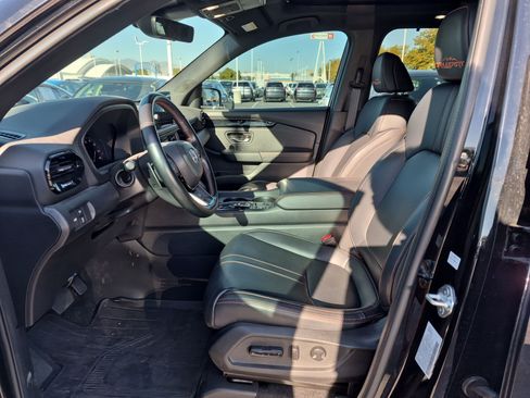 Used 2023 Honda Pilot TrailSport image 17