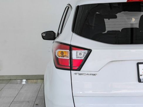 Used 2018 Ford Escape SE w/ SE Sync 3 Package AWD/4WD image 45