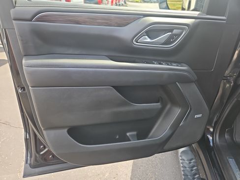 Used 2022 Chevrolet Suburban LT AWD/4WD image 19
