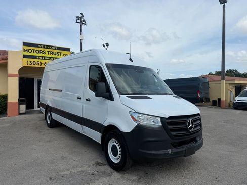 Used 2024 Mercedes-Benz Sprinter 2500 170 Extended Cargo image 11