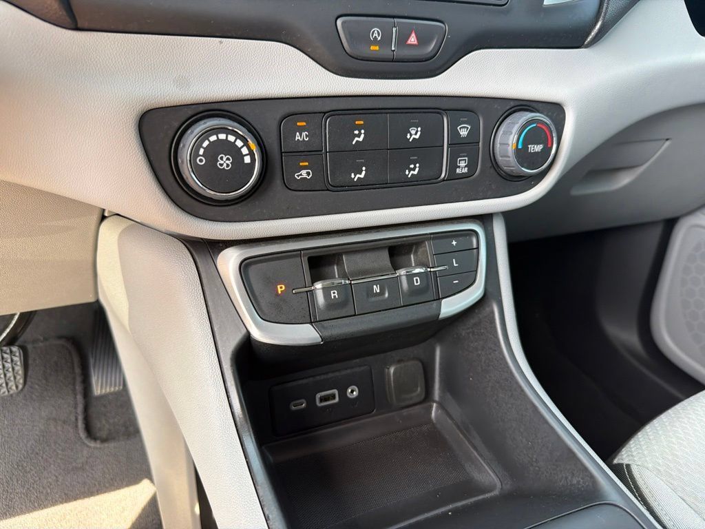 Used 2024 GMC Terrain SLE FWD image 19