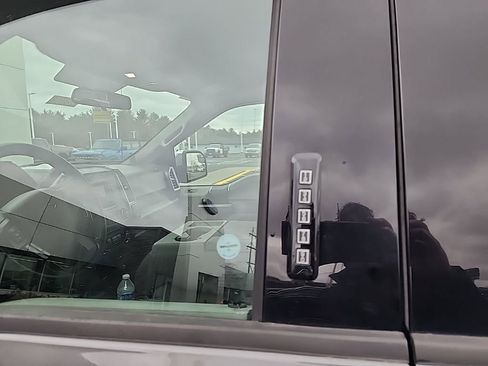 Used 2017 Ford F150 XLT image 14