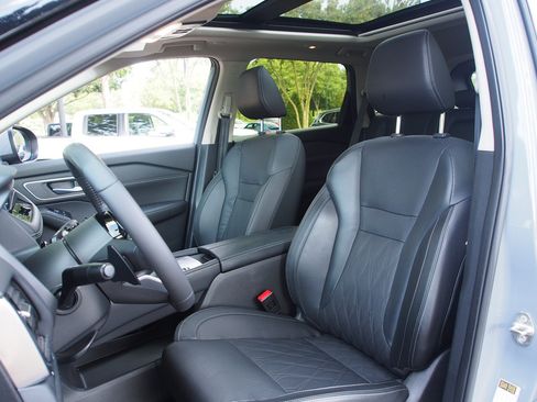 Used 2024 Nissan Rogue Platinum FWD image 18