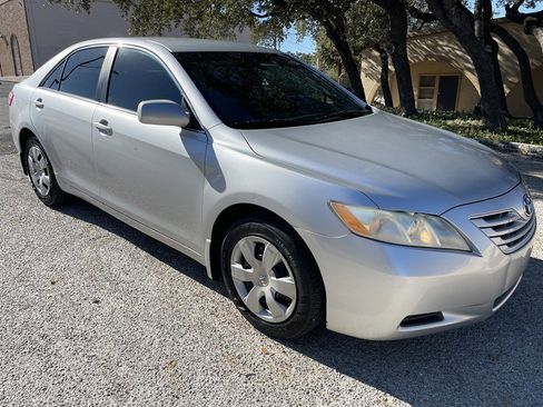 Used 2009 Toyota Camry LE FWD image 4
