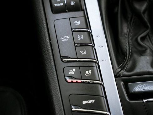 Used 2018 Porsche Macan S image 14