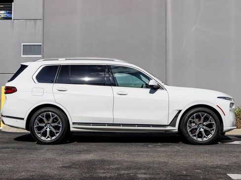 Used 2025 BMW X7 xDrive40i image 6