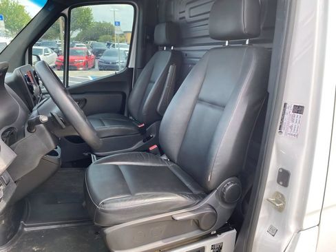 Used 2024 Mercedes-Benz Sprinter 2500 image 14