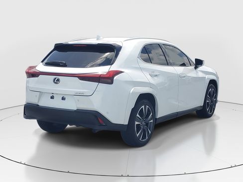 Used 2022 Lexus UX 200 w/ Premium Package FWD image 7