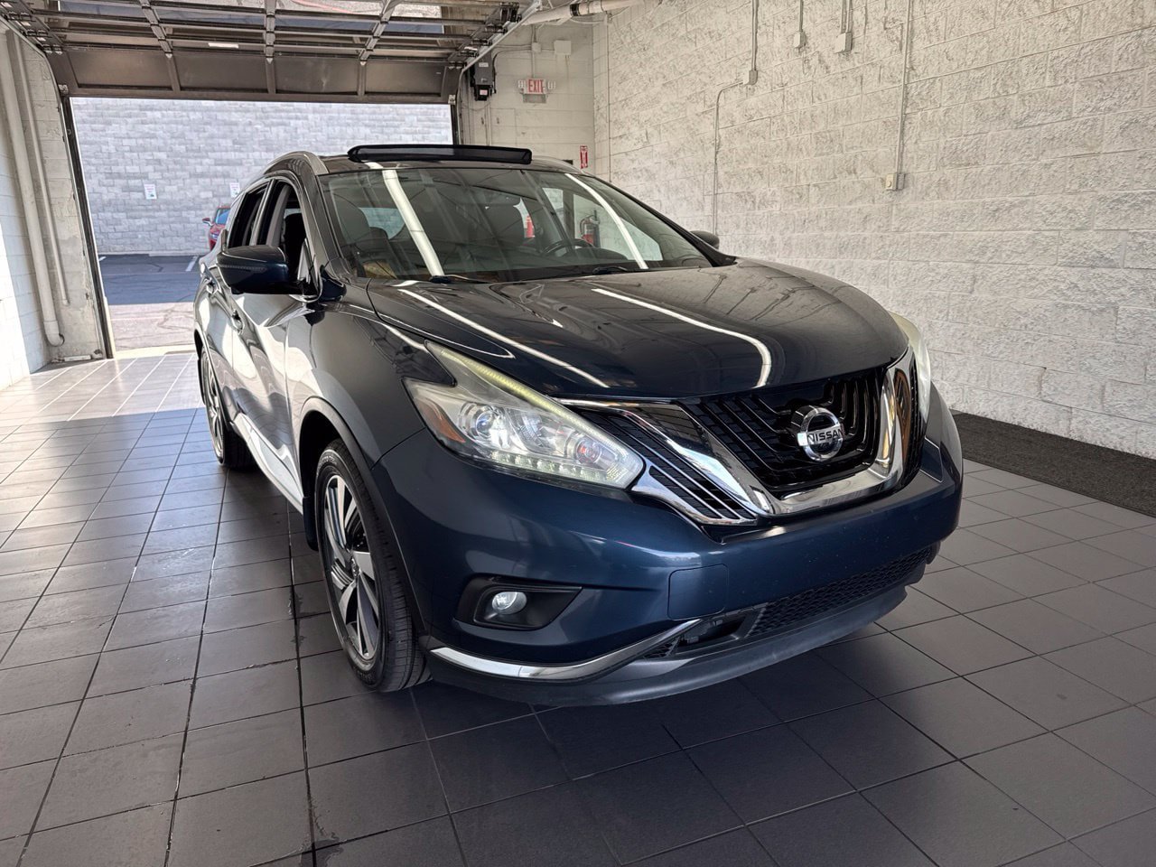 Used 2018 Nissan Murano Platinum w/ Cargo Package FWD image 2