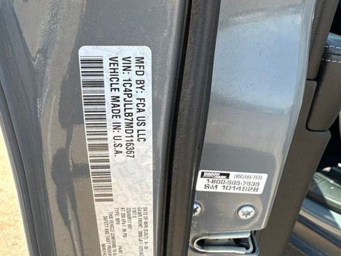 Used 2021 Jeep Cherokee Latitude Plus FWD image 8