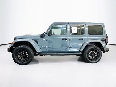 Used 2024 Jeep Wrangler Unlimited Sahara w/ Dual Top Group AWD/4WD image 4