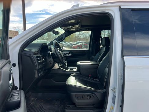 Used 2022 Chevrolet Suburban Premier w/ Premium Package image 27